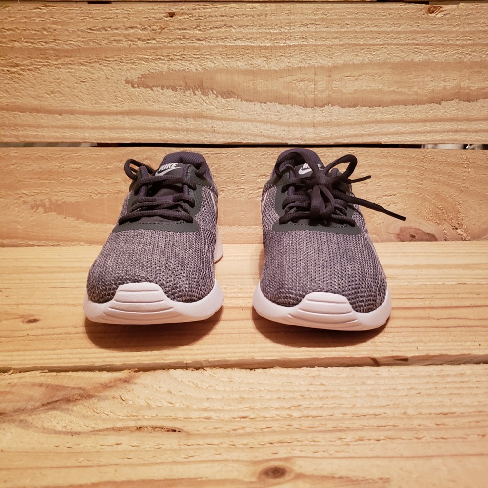 Nike Tanjun AR1903-001 SE Running Womens Shoes - Picture 2 of 5